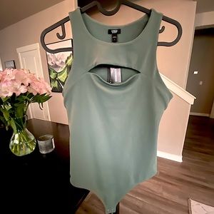 Express Small Green Thong Bodysuit w/ Keyhole accent! 💚